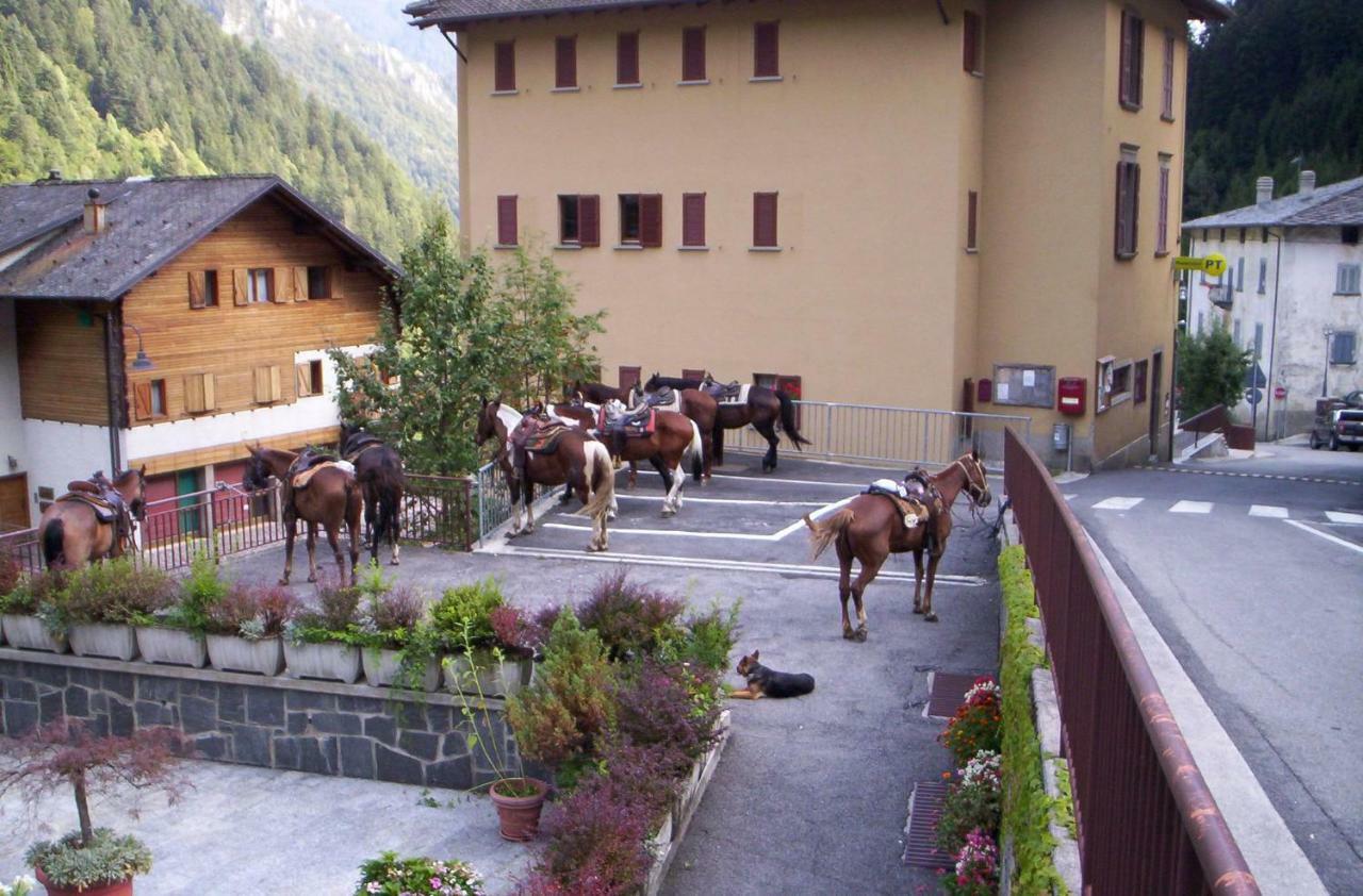 Albergo Ristorante Sole Mezzoldo Bagian luar foto
